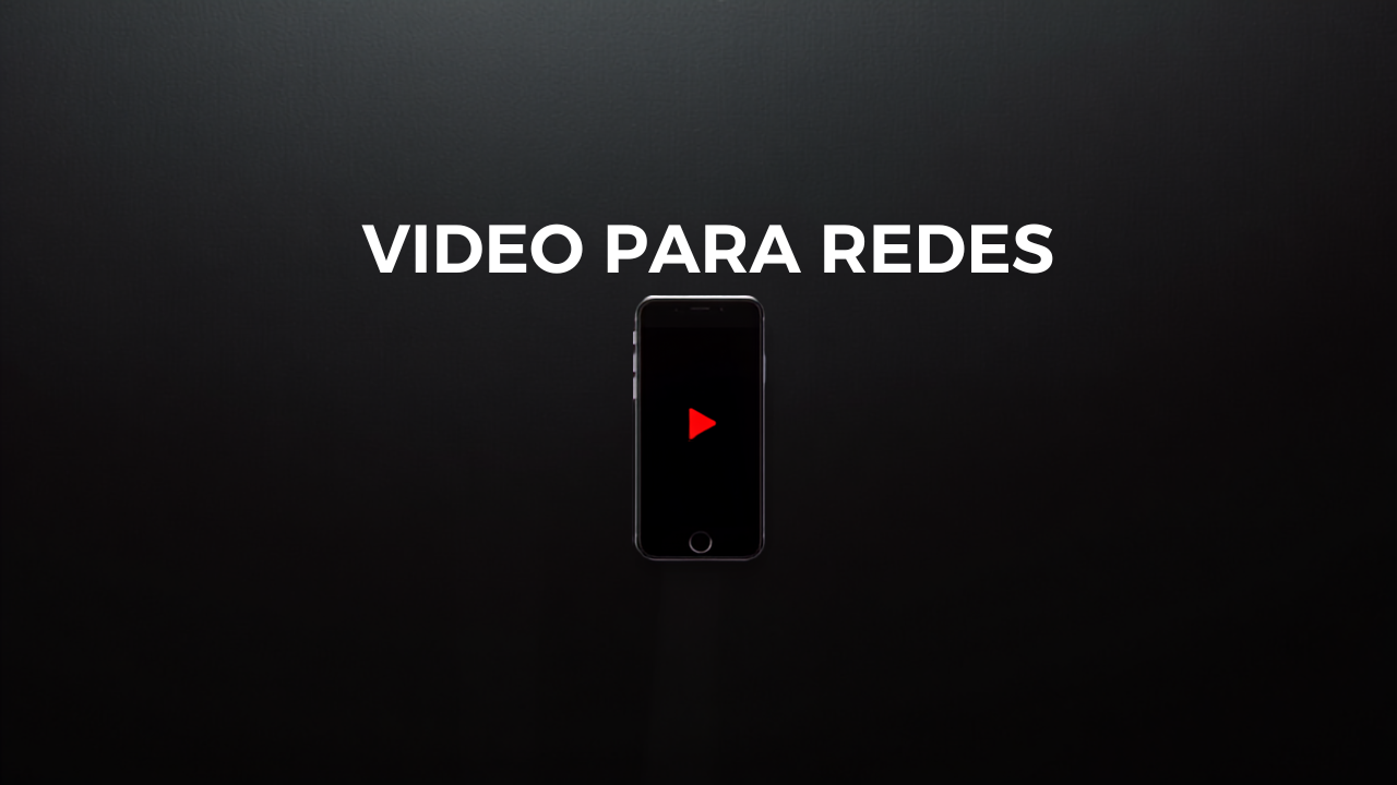 Equipo de producción grabando un reel vertical con gimbal y luz LED en Santiago